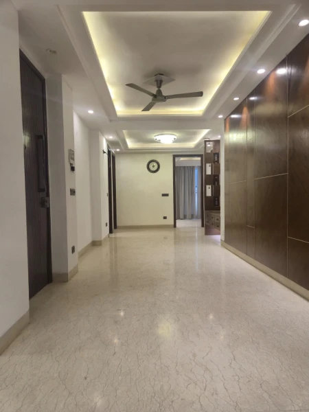 Luxury 4BHK Top Floor with Terrace in DLF Phase 2 | 300 Sq. Yards